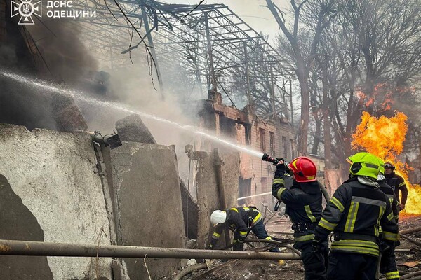 Из-за удара баллистикой по Одессе погибли 16 человек, 74 пострадали: 16 марта объявили Днем траура (обновлено) фото 23