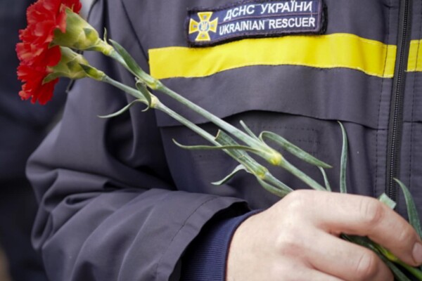 На Одещині попрощалися з рятувальниками, які загинули під час повторного ракетного удару 15 березня фото 8
