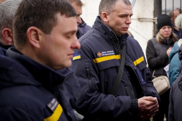 На Одещині попрощалися з рятувальниками, які загинули під час повторного ракетного удару 15 березня фото 13