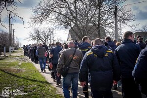 На Одещині попрощалися з рятувальниками, які загинули під час повторного ракетного удару 15 березня фото 5