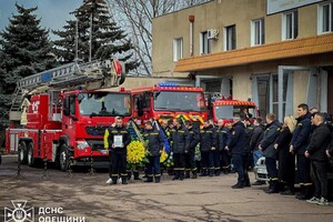 На Одещині попрощалися з рятувальниками, які загинули під час повторного ракетного удару 15 березня фото 6