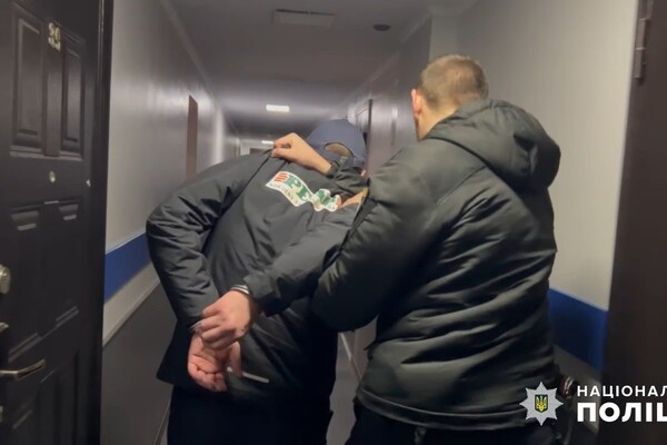 В Одессе двое воруженных грабителей ворвались в квартиру и увезли хозяина в ломбард фото 3