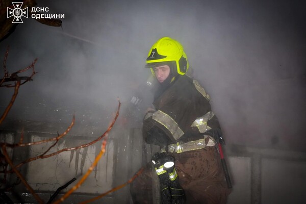 Масштабный пожар на СТО в Одессе: стала известна причина фото