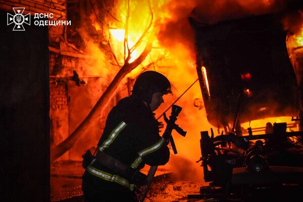 Масштабный пожар на СТО в Одессе: стала известна причина фото 2