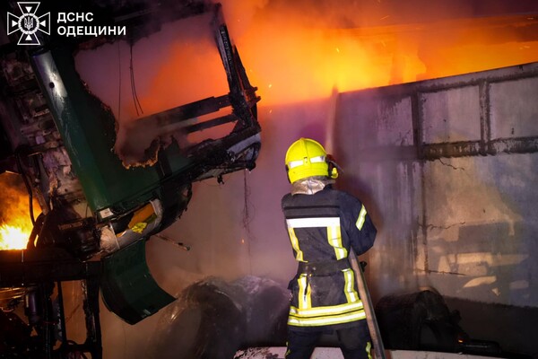 Масштабный пожар на СТО в Одессе: стала известна причина фото 8