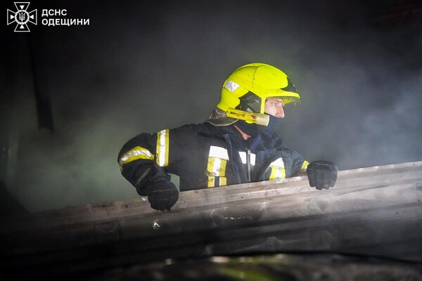 Масштабный пожар на СТО в Одессе: стала известна причина фото 10