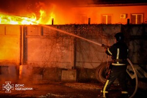 Масштабный пожар на СТО в Одессе: стала известна причина фото 12