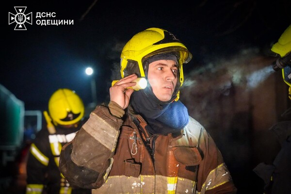 Масштабный пожар на СТО в Одессе: стала известна причина фото 14
