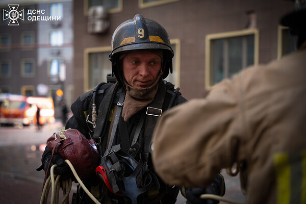 Рятувальники розповіли подробиці пожежі у &quot;Перлині&quot; на Каманіна в Одесі фото