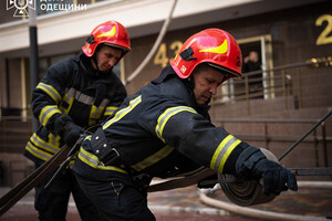 Рятувальники розповіли подробиці пожежі у &quot;Перлині&quot; на Каманіна в Одесі фото 1