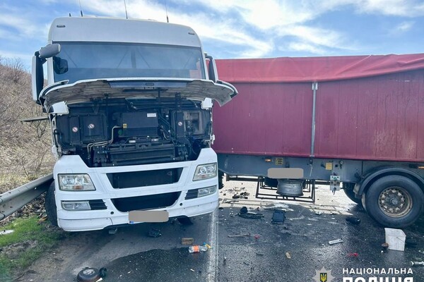 На трассе Одесса &ndash; Киев столкнулись грузовики: есть погибший фото 2