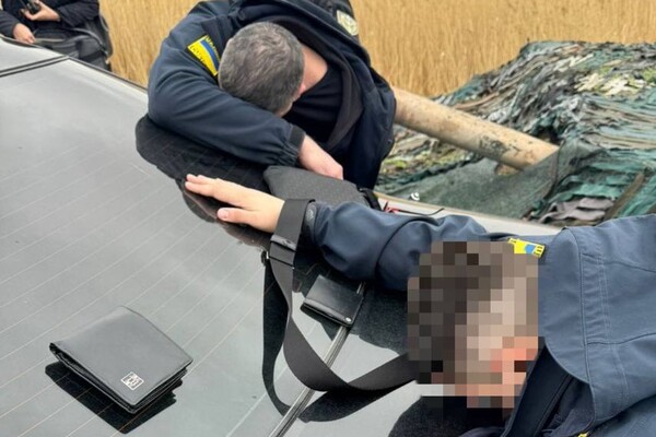 Инспектор Одесской таможни наживался на вывозе из Украины наличных денег: какое наказание ему грозит фото 1