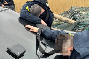 Инспектор Одесской таможни наживался на вывозе из Украины наличных денег: какое наказание ему грозит фото 1
