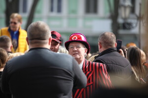 Клоуни в Одесі нагадали про Гуморіну фото 6