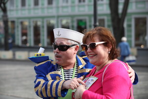 Клоуни в Одесі нагадали про Гуморіну фото 19