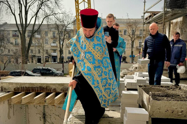 У Спасо-Преображенському соборі в Одесі розпочали відновлення стіни у вівтарі, куди потрапила ракета фото 4