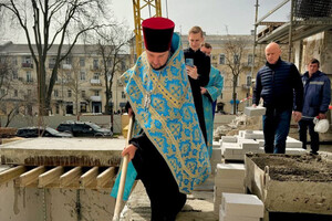 У Спасо-Преображенському соборі в Одесі розпочали відновлення стіни у вівтарі, куди потрапила ракета фото 4