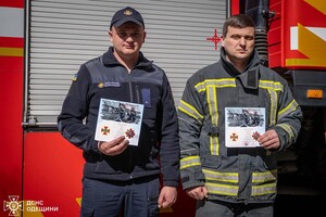 В Одессе наградили спасателей, пострадавших в результате обстрела города 15 марта фото 6