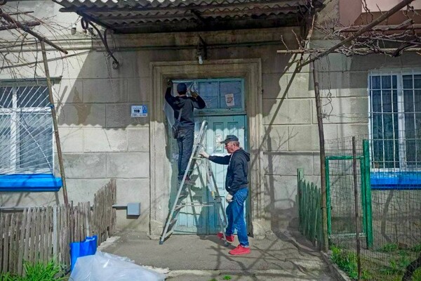 Ракетна атака по Одесі 5 квітня: від вибухової хвилі постраждали житлові будинки та ліцей фото 5