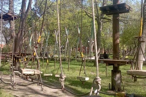 Сходи с малышами: где в Одессе искать веревочные парки фото 11