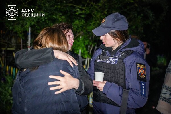 Из-за атаки &quot;шахедов&quot; ночью в Одессе пострадали девять человек и 14 квартир (фото, видео, обновлено) фото 5