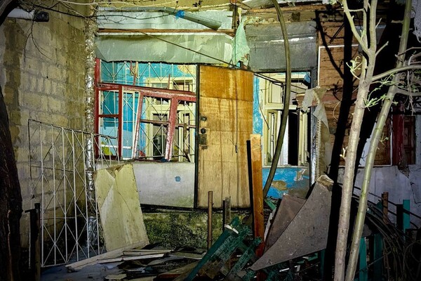 Через атаку &quot;шахедів&quot; вночі в Одесі постраждали дев'ятеро людей та 14 квартир (фото, відео, оновлено) фото 14