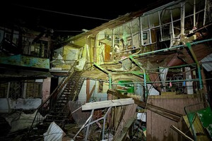 Через атаку &quot;шахедів&quot; вночі в Одесі постраждали дев'ятеро людей та 14 квартир (фото, відео, оновлено) фото 15