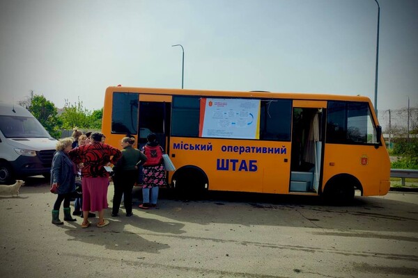 Оккупанты попали по неработающим авто в Одессе: город частично без света, электрички задерживаются  фото 1