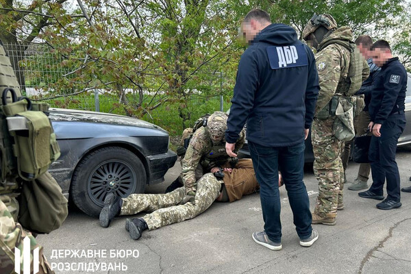 Обещал за взятку оформить инвалидность матери бойца: в Одесской области задержали военнослужащего фото 1