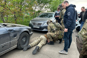 Обіцяв за хабар оформити інвалідність матері бійця: на Одещині затримали військовослужбовця фото 4