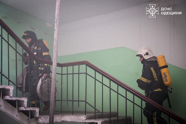 В Одессе на Дерибасовской вспыхнул пожар в жилом доме фото 5