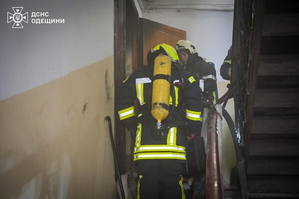 В Одессе на Дерибасовской вспыхнул пожар в жилом доме фото 6