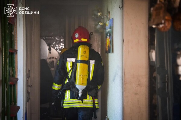 В Одессе на Дерибасовской вспыхнул пожар в жилом доме фото 8