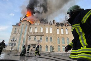 Після ракетного удару в Одесі практично згорів дах &quot;Замку Гаррі Поттера&quot;: постраждав Ківалов (відео) фото