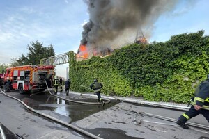 После ракетного удара в Одессе практически сгорела крыша &quot;Замка Гарри Поттера&quot;: пострадал Кивалов (видео) фото 8