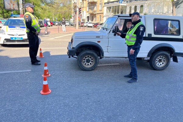 Наслідки ракетного удару в Одесі: у місті перекрито рух, працює оперативний штаб (оновлено) фото 1