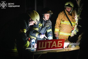 Росіяни завдали ракетного удару по &quot;Новій пошті&quot; в Одесі: пошкоджено близько 900 відправлень, постраждали 14 людей (оновлено) фото 8