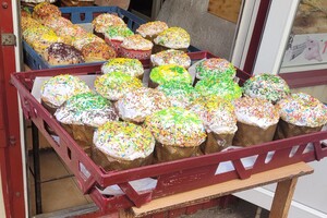 Накануне праздника: сколько на Привозе в Одессе стоят паски фото 5