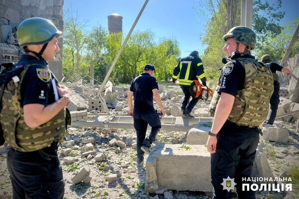 Росіяни завдали удару по цивільній інфраструктурі Одеського району: є поранені (оновлено) фото 5