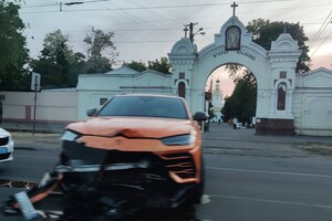 В Одессе произошло ДТП с участием кроссовера Lamborghini Urus стоимостью около 300 тысяч долларов фото 3