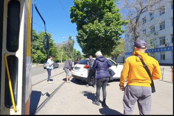 Автохами на дорогах Одеси: депутат міськради розповів, що може завадити боротьбі з порушниками ПДР фото