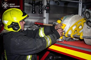 Пожар на Бугаевской тушили почти 30 спасателей: есть пострадавшая (фото, видео) фото 1