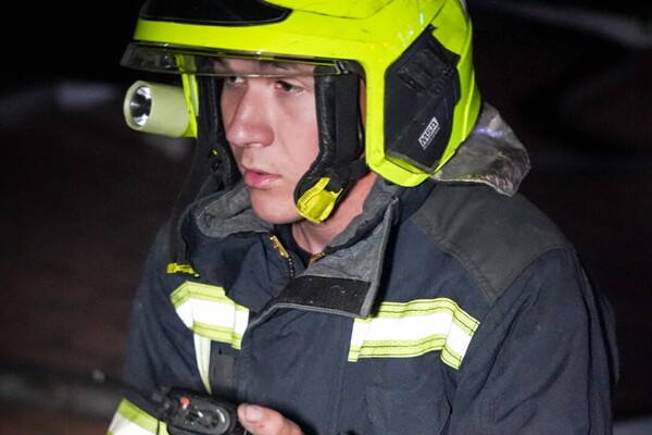Пожар на Бугаевской тушили почти 30 спасателей: есть пострадавшая (фото, видео) фото 2