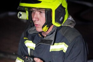 Пожар на Бугаевской тушили почти 30 спасателей: есть пострадавшая (фото, видео) фото 2