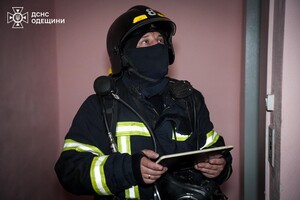 Пожар на Бугаевской тушили почти 30 спасателей: есть пострадавшая (фото, видео) фото 3