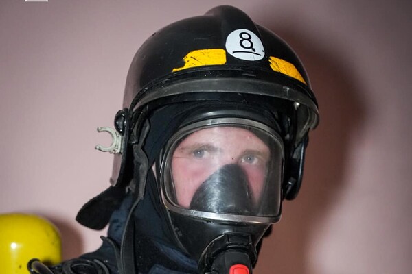 Пожежу на Бугаєвській гасили майже 30 рятувальників: є постраждала (фото, відео) фото 5