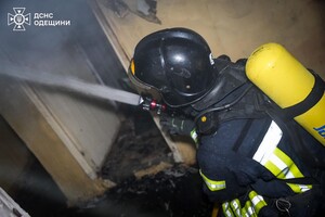 Пожежу на Бугаєвській гасили майже 30 рятувальників: є постраждала (фото, відео) фото 7