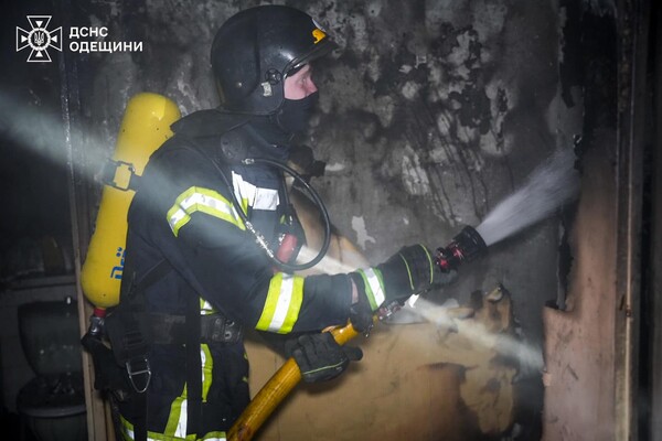 Пожар на Бугаевской тушили почти 30 спасателей: есть пострадавшая (фото, видео) фото 9