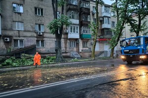 В Одессе затопило некоторые улицы: где сложно проехать (обновлено) фото 2
