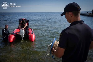 В Одессе 20-летнюю полицейскую из Ровно смыло волной в море: девушку ищут спасатели фото